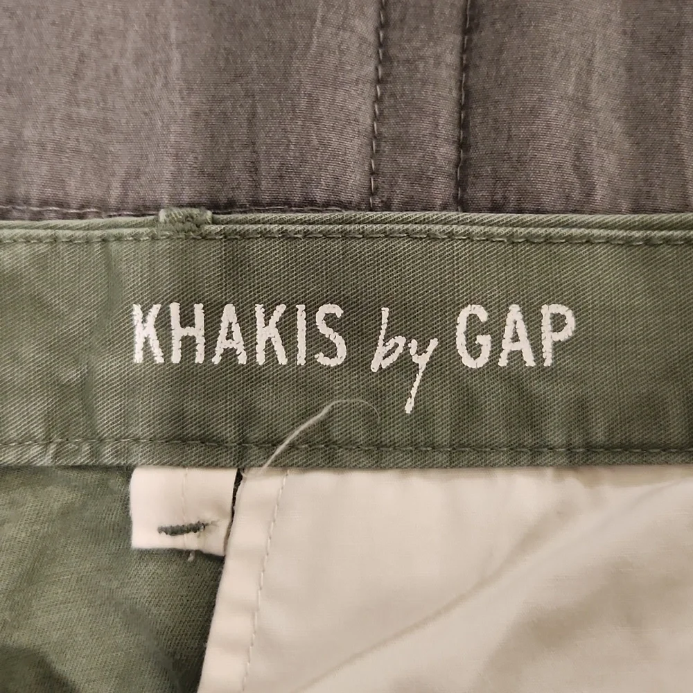 GAP Women's Army Green Shorts Size 10!